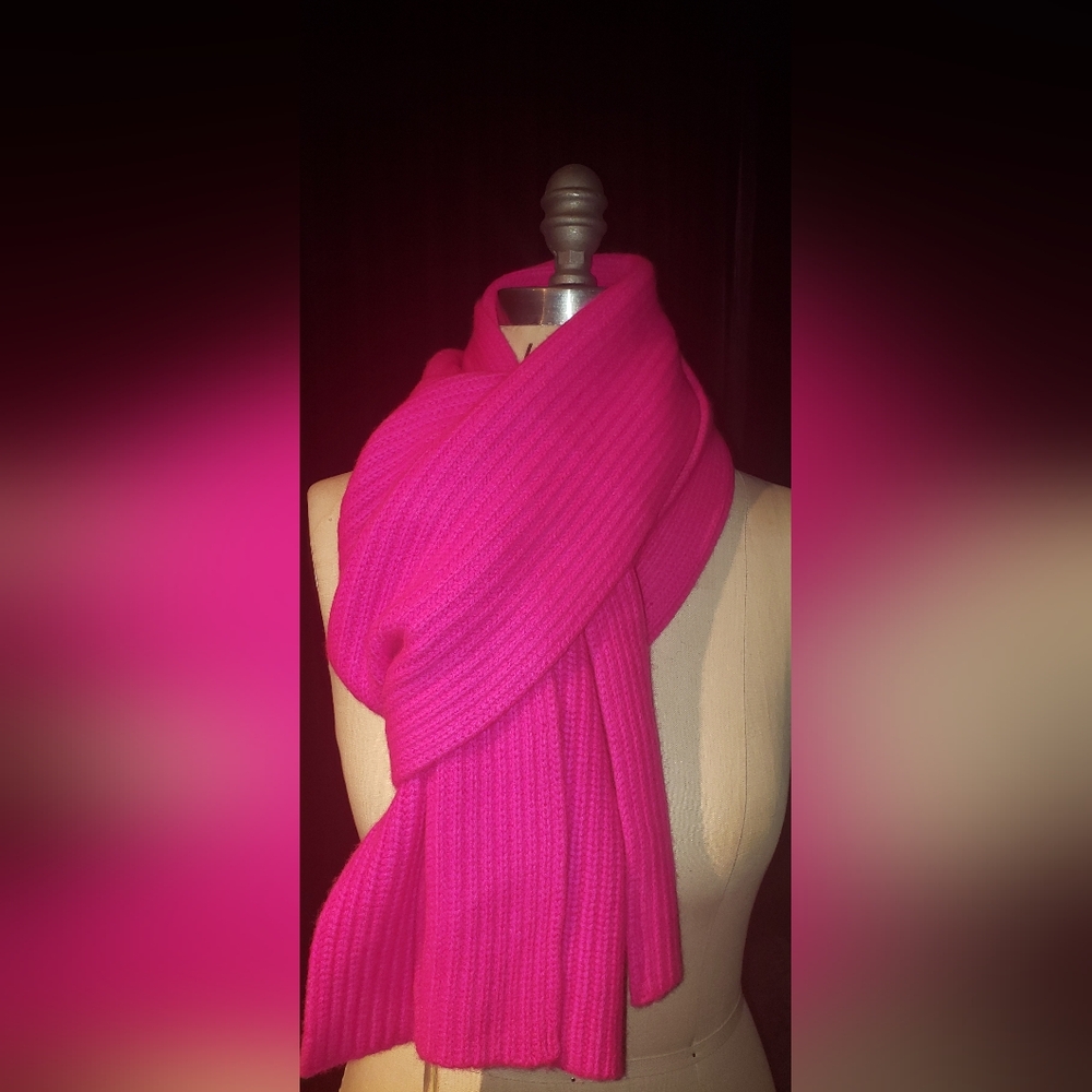 BNWT Neon vibrant Pink 100% cashmere Women's Scarf and gloves set